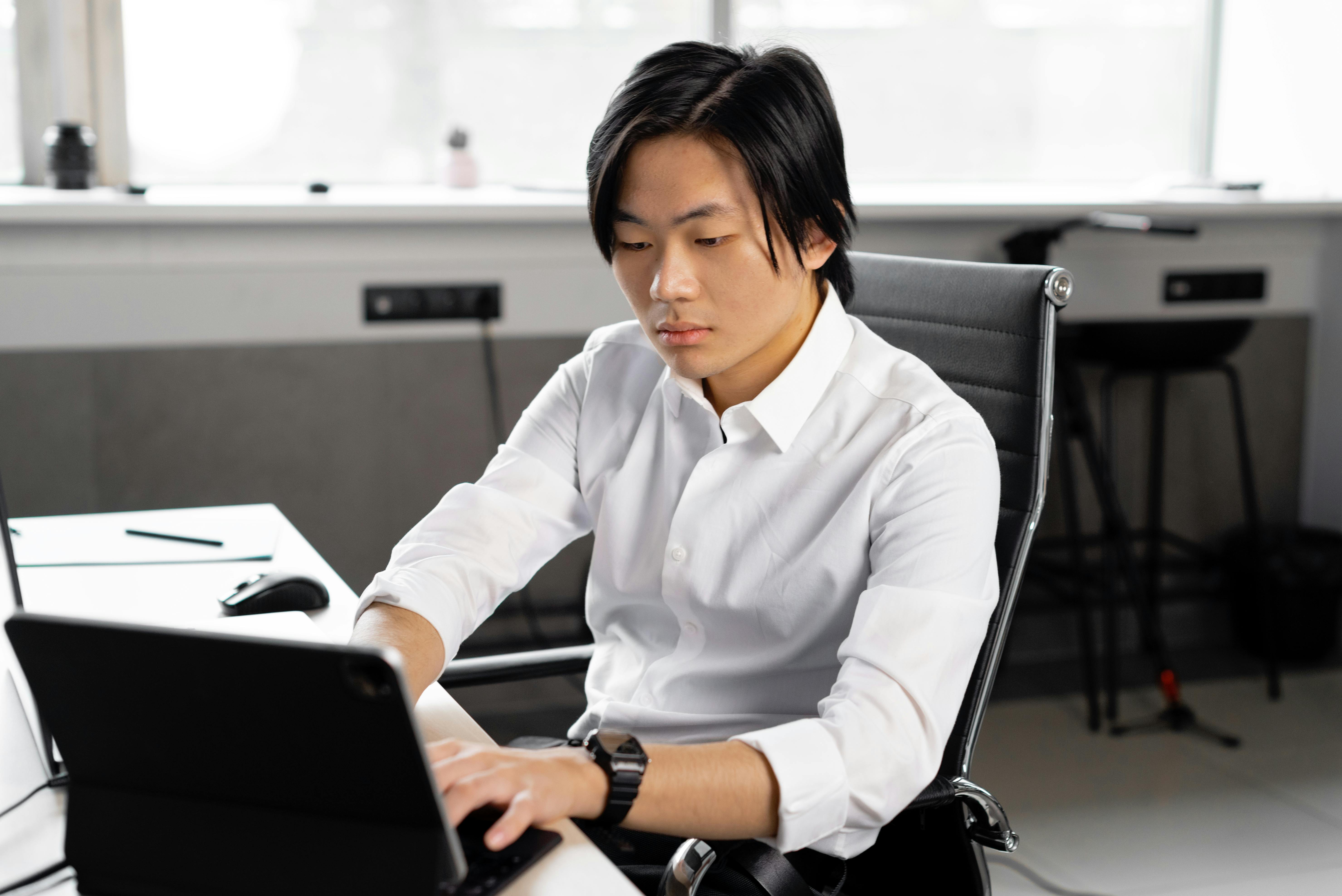 Daxonet senior consultant working with a Malaysian client at the office