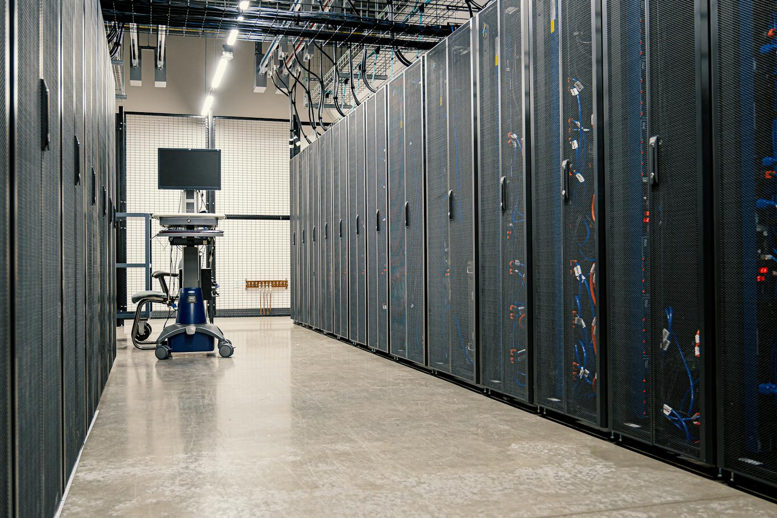 Daxonet engineer monitoring an AX server environment
