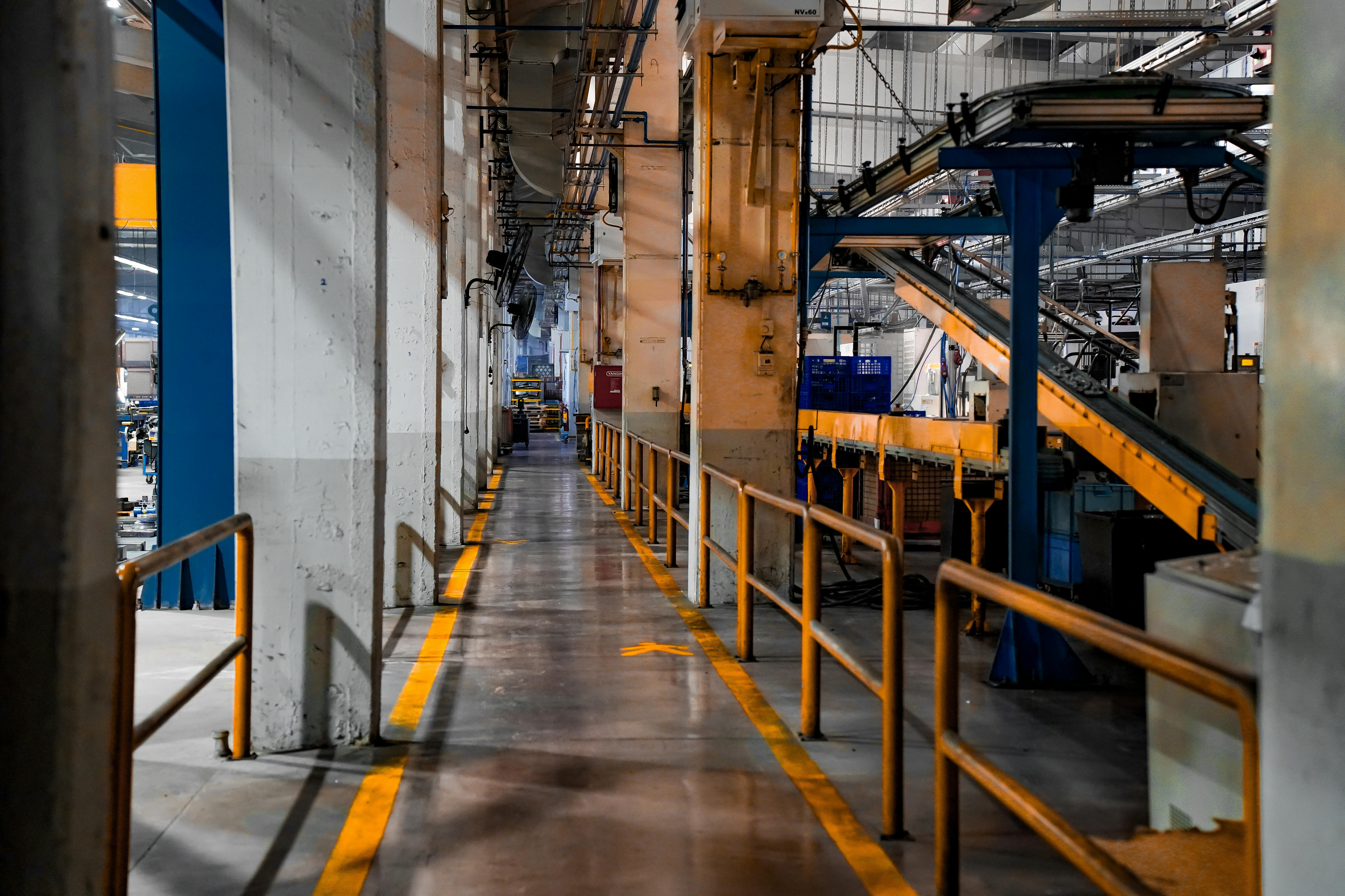Malaysian electronics factory floor running arc.lite MES with operators on touch-screen terminals